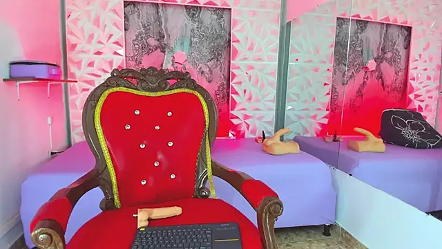 Natasha-Adams online show from November 8, 9:35 am