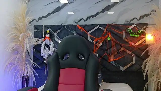 Natasha-Adams online show from October 26, 9:15 pm