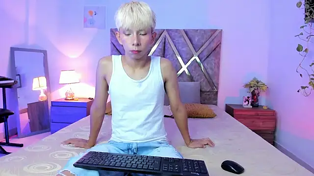 Hyunjin Son online show from March 11, 12:54 pm