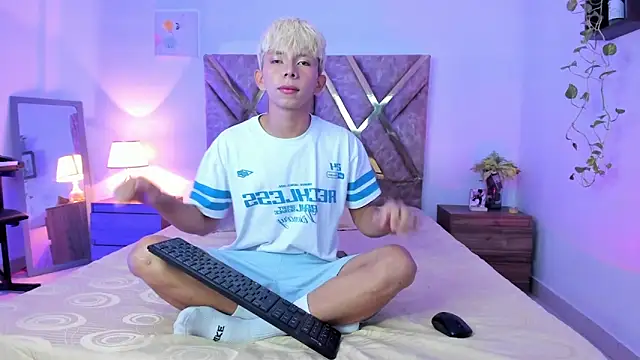 Hyunjin Son online show from March 12, 12:42 pm