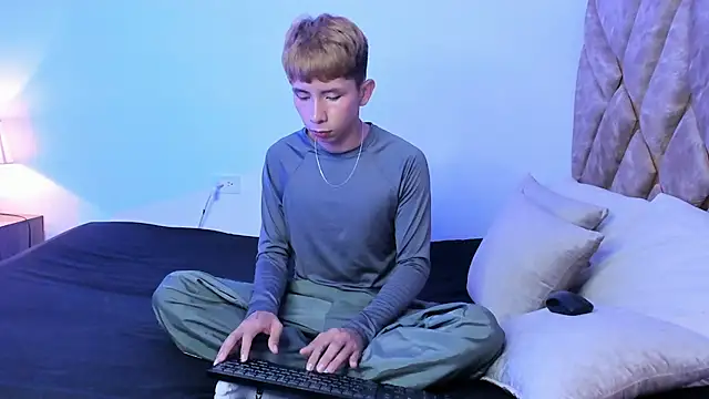 Hyunjin Son online show from December 21, 3:47 pm