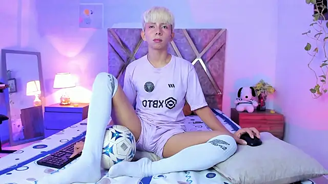 Hyunjin Son online show from March 13, 2:33 pm