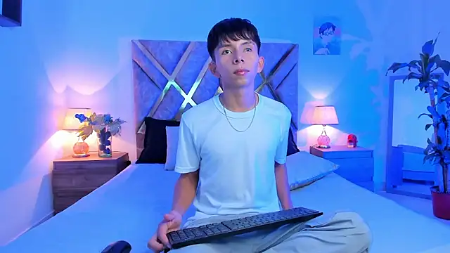 Snapshot of Hyunjin_Son chatting on October 17, 11:28 pm Hyunjin Son online show from October 17, 11:28 pm