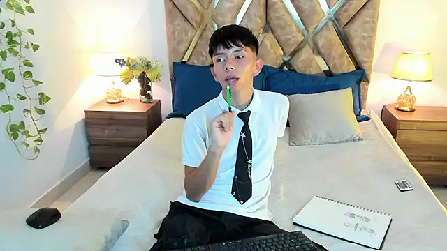 Snapshot of Hyunjin_Son chatting on October 10, 7:04 pm Hyunjin Son online show from October 10, 7:04 pm