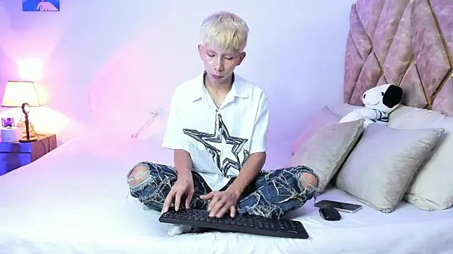 Hyunjin Son online show from January 10, 2:45 pm