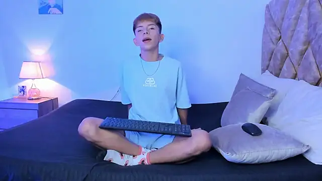 Hyunjin Son online show from December 20, 3:26 pm