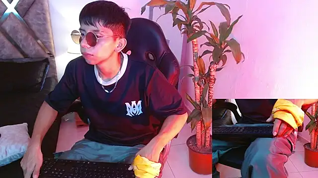 Snapshot of Hyunjin_Son chatting on September 18, 12:57 am Hyunjin Son online show from September 18, 12:57 am