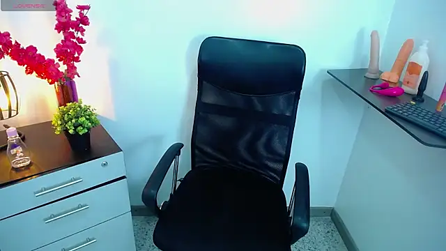 Snapshot of Miia_colliins chatting on October 2, 1:36 pm Miia colliins online show from October 2, 1:36 pm