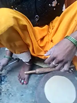 Snapshot of parmila203 chatting on February 19, 2:19 am parmila203 online show from February 19, 2:19 am