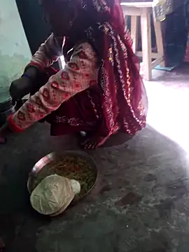 Snapshot of parmila203 chatting on February 8, 2:42 am parmila203 online show from February 8, 2:42 am