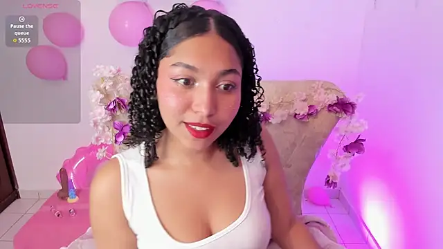 Snapshot of lily_evays_69 chatting on December 3, 9:25 pm lily evays 69 online show from December 3, 9:25 pm