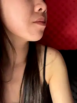 Yumii 09 online show from November 29, 8:20 pm