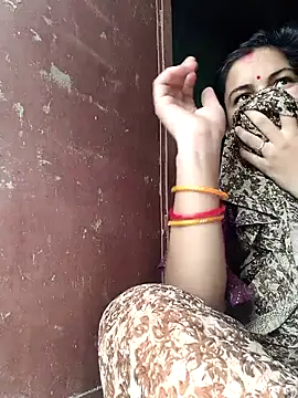 Idhika Handoo online show from September 17, 8:49 am