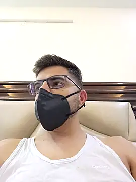 Snapshot of LoveGuruRA chatting on October 29, 8:13 am LoveGuruRA online show from October 29, 8:13 am