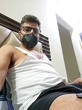 Snapshot of LoveGuruRA chatting on October 13, 1:40 am LoveGuruRA online show from October 13, 1:40 am