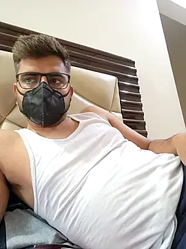 Snapshot of LoveGuruRA chatting on October 8, 5:31 am LoveGuruRA online show from October 8, 5:31 am