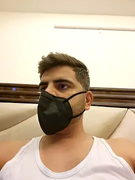 Snapshot of LoveGuruRA chatting on September 26, 8:59 pm LoveGuruRA online show from September 26, 8:59 pm