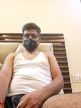 Snapshot of LoveGuruRA chatting on September 19, 7:40 pm LoveGuruRA online show from September 19, 7:40 pm