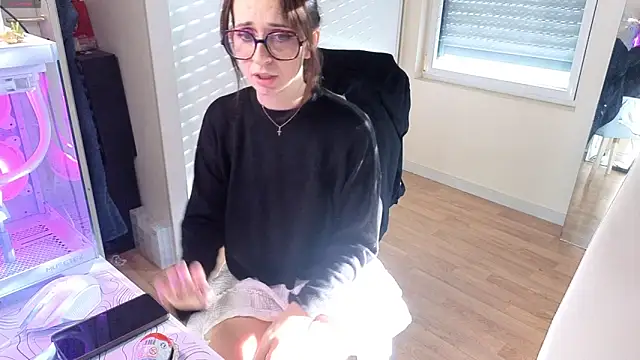 CornetDeGlace online show from March 28, 5:03 pm