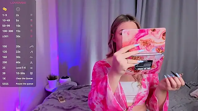 Snapshot of AliaBuerstatte chatting on November 9, 7:07 pm AliaBuerstatte online show from November 9, 7:07 pm