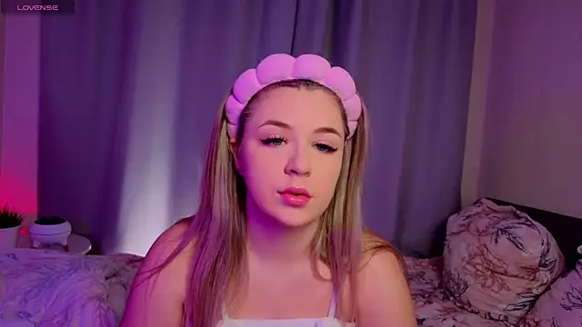 Snapshot of AliaBuerstatte chatting on November 14, 7:06 pm AliaBuerstatte online show from November 14, 7:06 pm