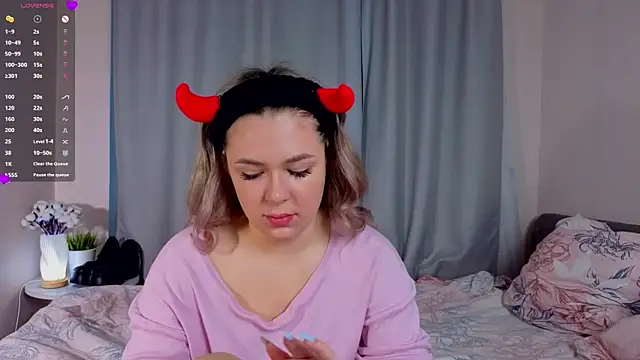 Snapshot of AliaBuerstatte chatting on December 1, 6:03 am AliaBuerstatte online show from December 1, 6:03 am