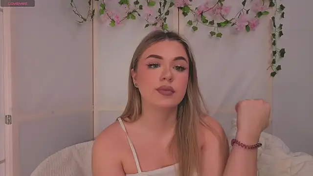 Snapshot of AliaBuerstatte chatting on November 25, 7:08 am AliaBuerstatte online show from November 25, 7:08 am