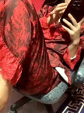 Snapshot of Tieuvi_18 chatting on November 2, 12:48 am Tieuvi 18 online show from November 2, 12:48 am