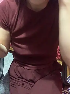 Snapshot of Tieuvi_18 chatting on November 11, 11:42 pm Tieuvi 18 online show from November 11, 11:42 pm