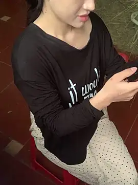 Snapshot of Tieuvi_18 chatting on November 18, 12:59 am Tieuvi 18 online show from November 18, 12:59 am