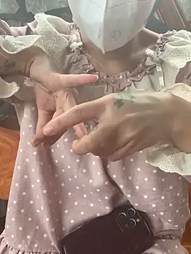 Snapshot of Tieuvi_18 chatting on November 16, 12:26 am Tieuvi 18 online show from November 16, 12:26 am