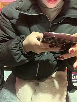 Snapshot of Tieuvi_18 chatting on November 26, 12:43 am Tieuvi 18 online show from November 26, 12:43 am