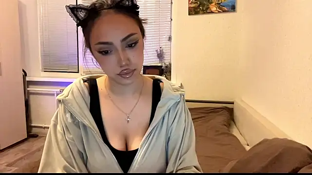 Snapshot of Leaf_Unto chatting on November 30, 2:51 pm Leaf Unto online show from November 30, 2:51 pm