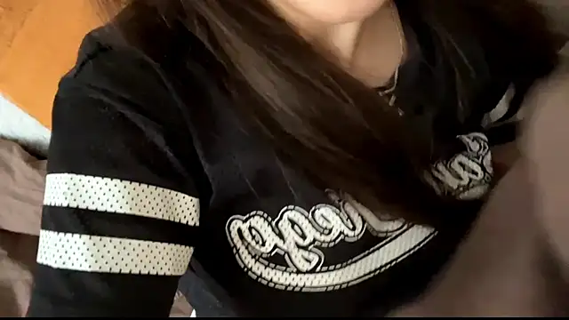 Snapshot of Leaf_Unto chatting on November 13, 11:36 am Leaf Unto online show from November 13, 11:36 am