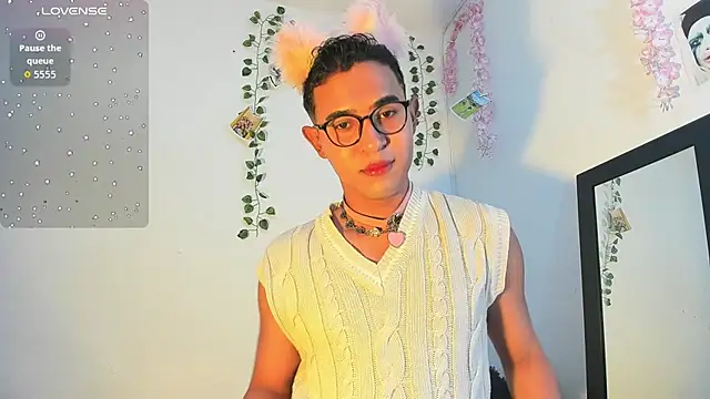 Snapshot of cute_sammy_1 chatting on September 26, 12:01 pm cute sammy 1 online show from September 26, 12:01 pm