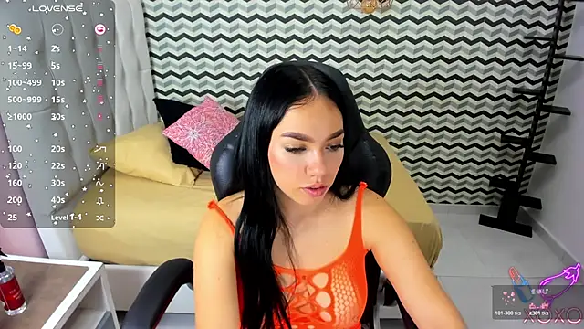 MOLLYSPENCER1 online show from November 4, 7:06 pm