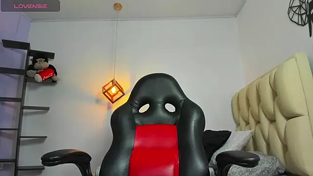 MOLLYSPENCER1 online show from April 14, 6:57 pm