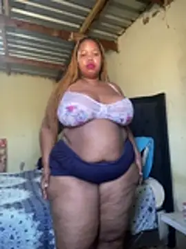 Snapshot of Curvycandy95 chatting on July 14, 8:41 am Curvycandy95 online show from July 14, 8:41 am