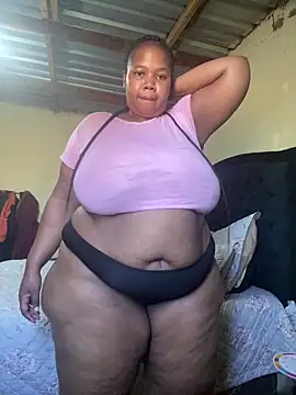 Snapshot of Curvycandy95 chatting on June 13, 1:31 pm Curvycandy95 online show from June 13, 1:31 pm