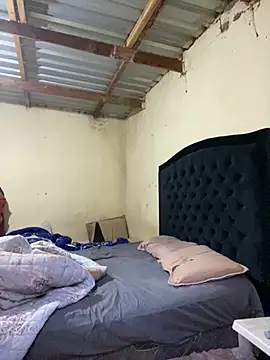 Curvycandy95 online show from April 7, 5:20 am