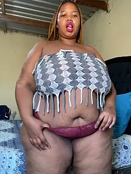 Snapshot of Curvycandy95 chatting on July 10, 7:41 am Curvycandy95 online show from July 10, 7:41 am