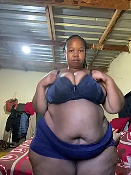 Curvycandy95 online show from March 10, 5:44 am