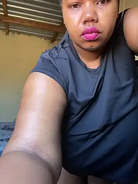 Snapshot of Curvycandy95 chatting on July 9, 8:04 am Curvycandy95 online show from July 9, 8:04 am