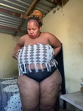 Snapshot of Curvycandy95 chatting on July 15, 7:48 am Curvycandy95 online show from July 15, 7:48 am