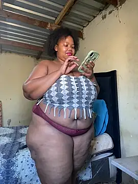 Snapshot of Curvycandy95 chatting on July 17, 7:38 am Curvycandy95 online show from July 17, 7:38 am
