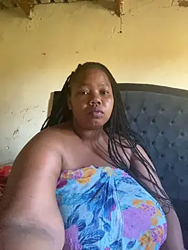 Snapshot of Curvycandy95 chatting on February 11, 4:34 am Curvycandy95 online show from February 11, 4:34 am