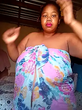 Curvycandy95 online show from September 24, 5:36 am