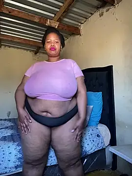 Snapshot of Curvycandy95 chatting on July 18, 9:18 am Curvycandy95 online show from July 18, 9:18 am