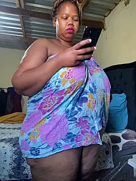 Curvycandy95 online show from May 30, 6:42 am