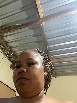 Curvycandy95 online show from May 14, 6:21 am